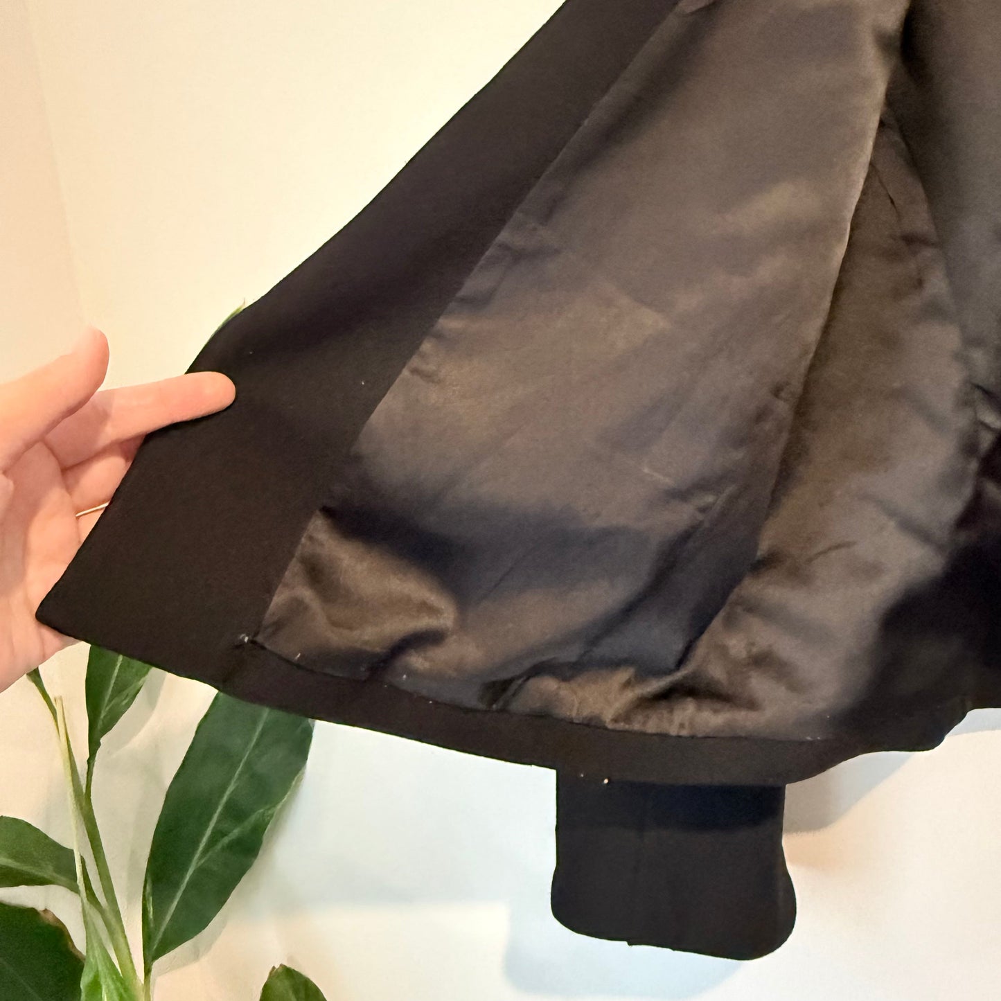Jendi black cropped blazer - size 12 - coats & jackets condition: used - top women’s apparel