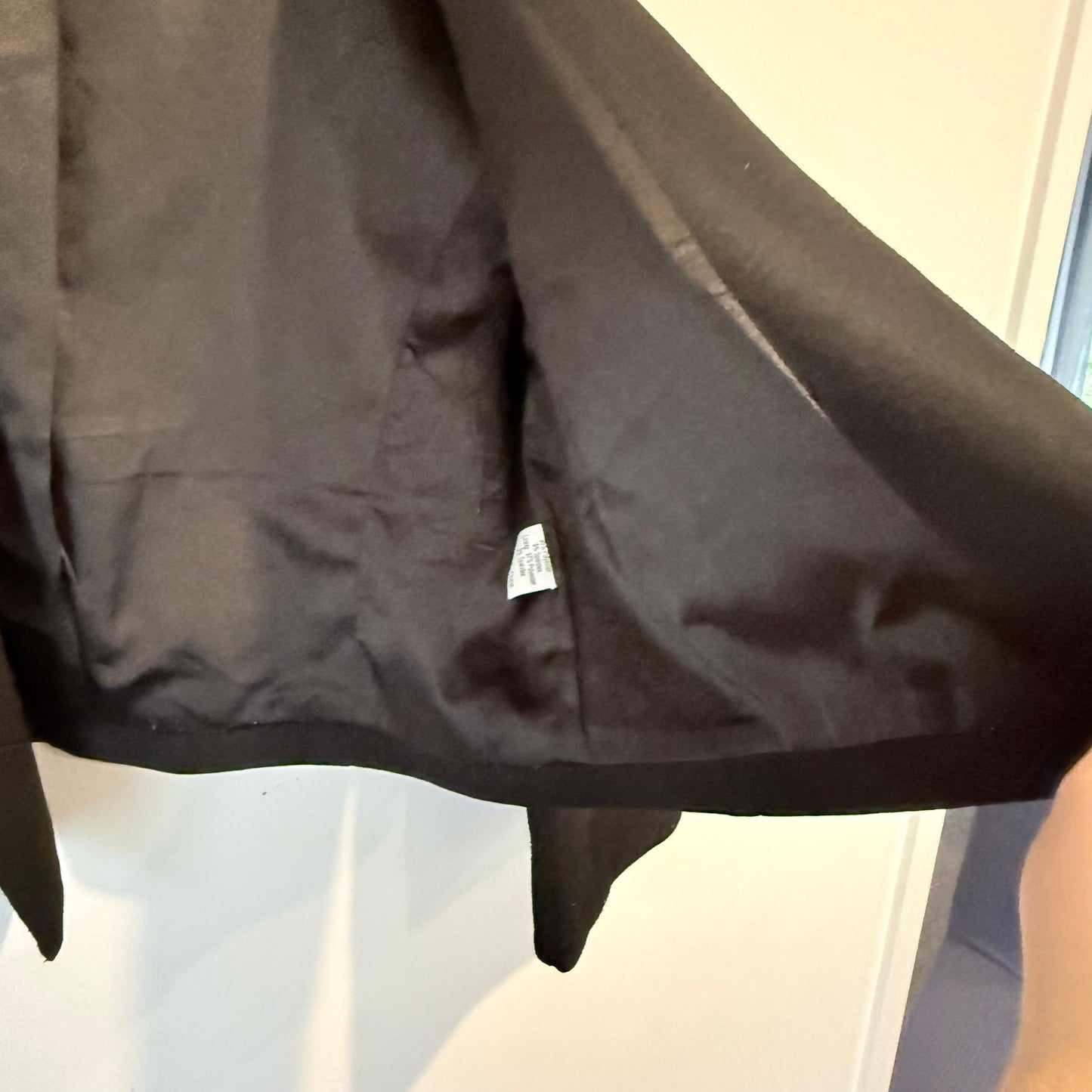 Jendi black cropped blazer - size 12 - coats & jackets condition: used - top women’s apparel