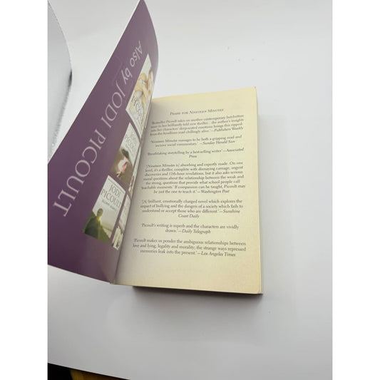 Nineteen minutes by jodi picoult - print books condition: used printed media