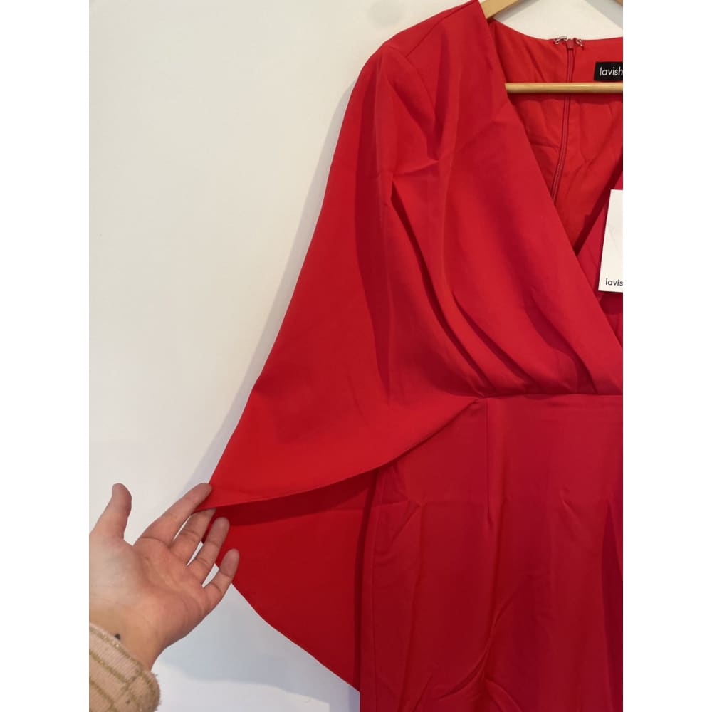 Bnwt lavish alice size 10 one shoulder cape dress - dresses clothing & fashion - dresses women’s apparel