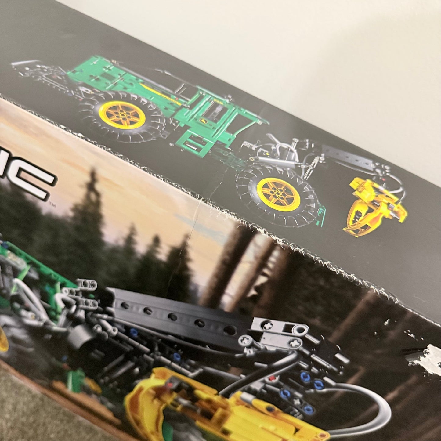 Lego 42157 technic john deere 948l-ii skidder – 1492 pieces for ages 11 + - construction set toys toys