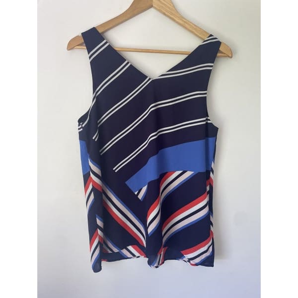 Lila rose size m sleeveless top - clothing tops condition: used - sleeveless - top women’s apparel