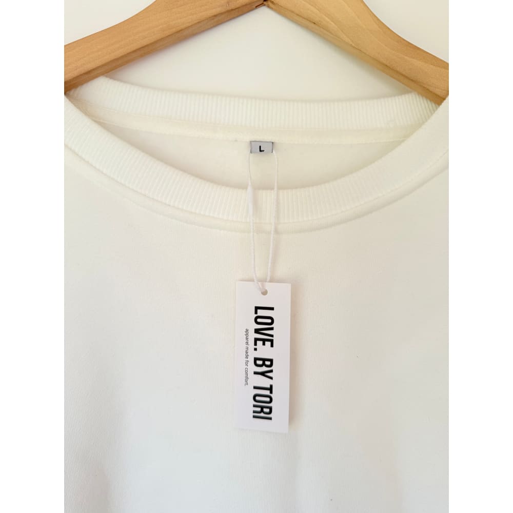 Love by tori size l ivory relaxed fit crewneck sweatshirt - sweatshirts top women’s apparel