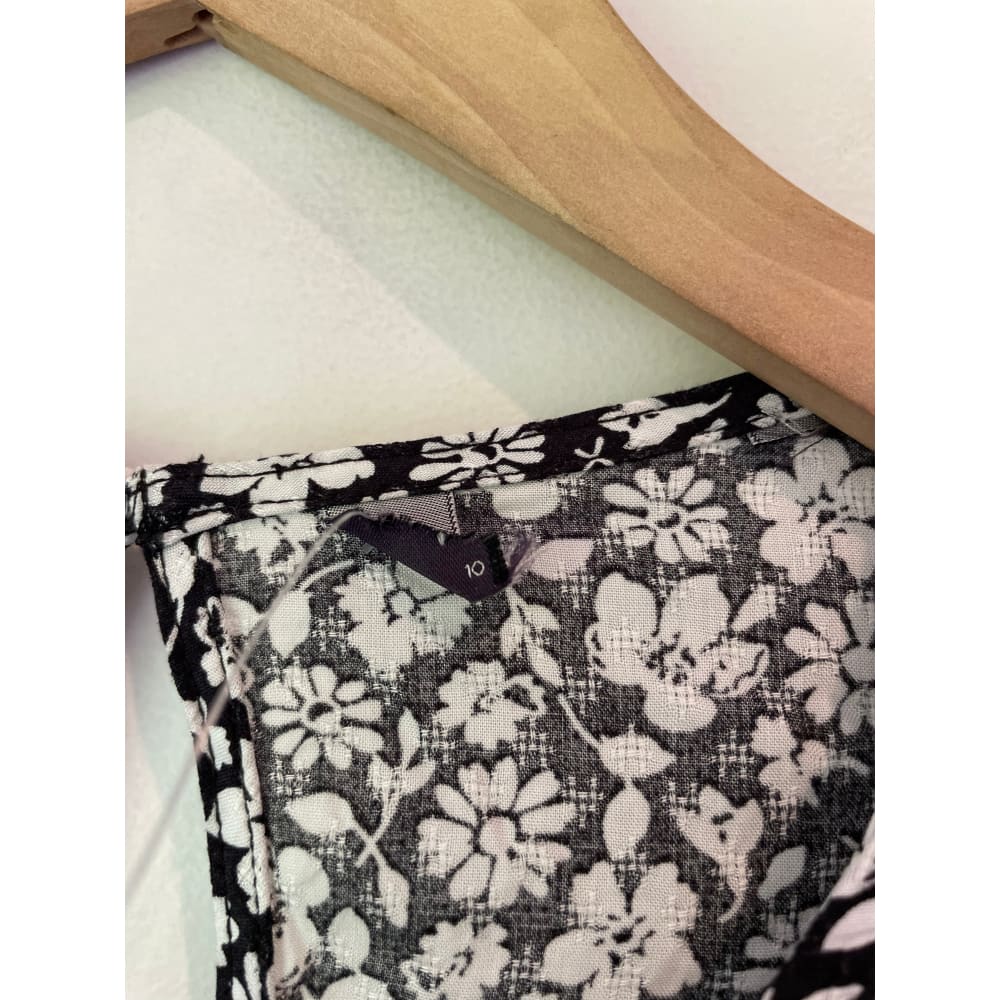 M&s floral viscose top – size 10 – brand new cut label - blouses blouse - bnew label cut branded clothing - clothing &