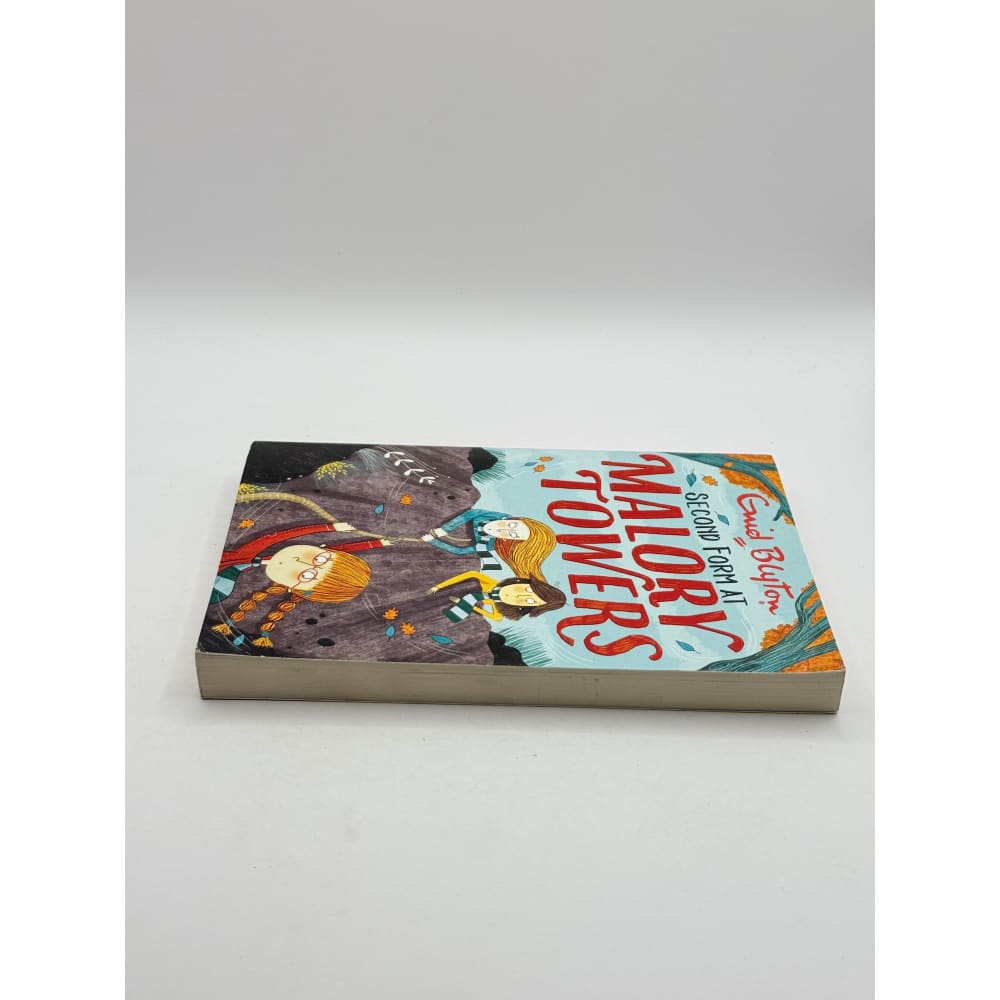 Second form at malory towers by enid blyton - print books printed media