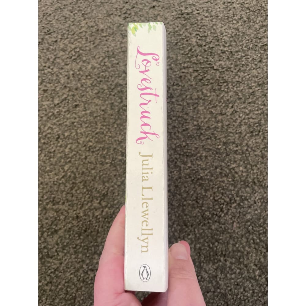 Lovestruck - julia llewellyn - print books book - condition: used - fiction printed media
