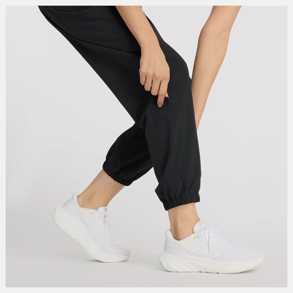 New balance size m black womenâs athletics stretch woven jogger - joggers bottom womenâs apparel