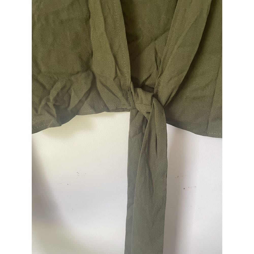Bnwt missguided size 6 tie front top - clothing tops blouse - clothing & fashion - crop top - top women’s apparel