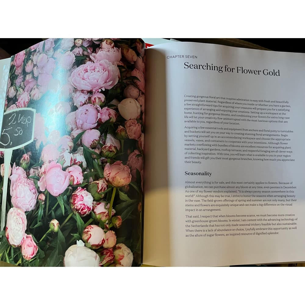 A sweet floral life: romantic arrangements for fresh and sugar flowers by natasja sadi - print books printed media