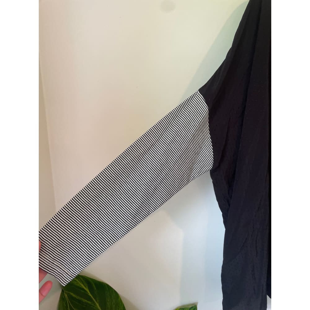 Zafina size 10 striped sleeve top - clothing tops blouse - clothing & fashion - designer clearance - top women’s apparel
