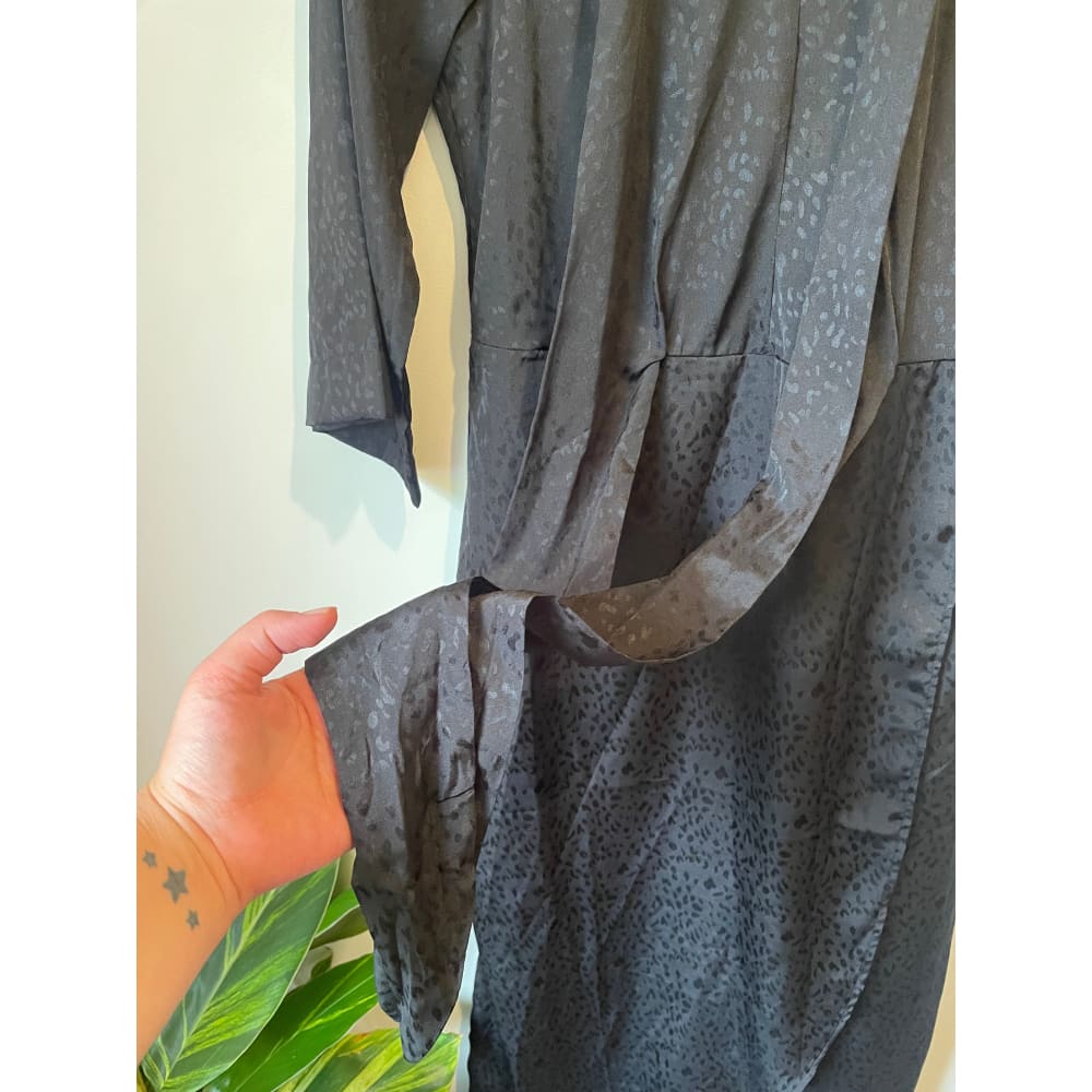 Vila clothes size 36 / 8 wrap dress - dresses clothing & fashion - designer clearance - dresses women’s apparel