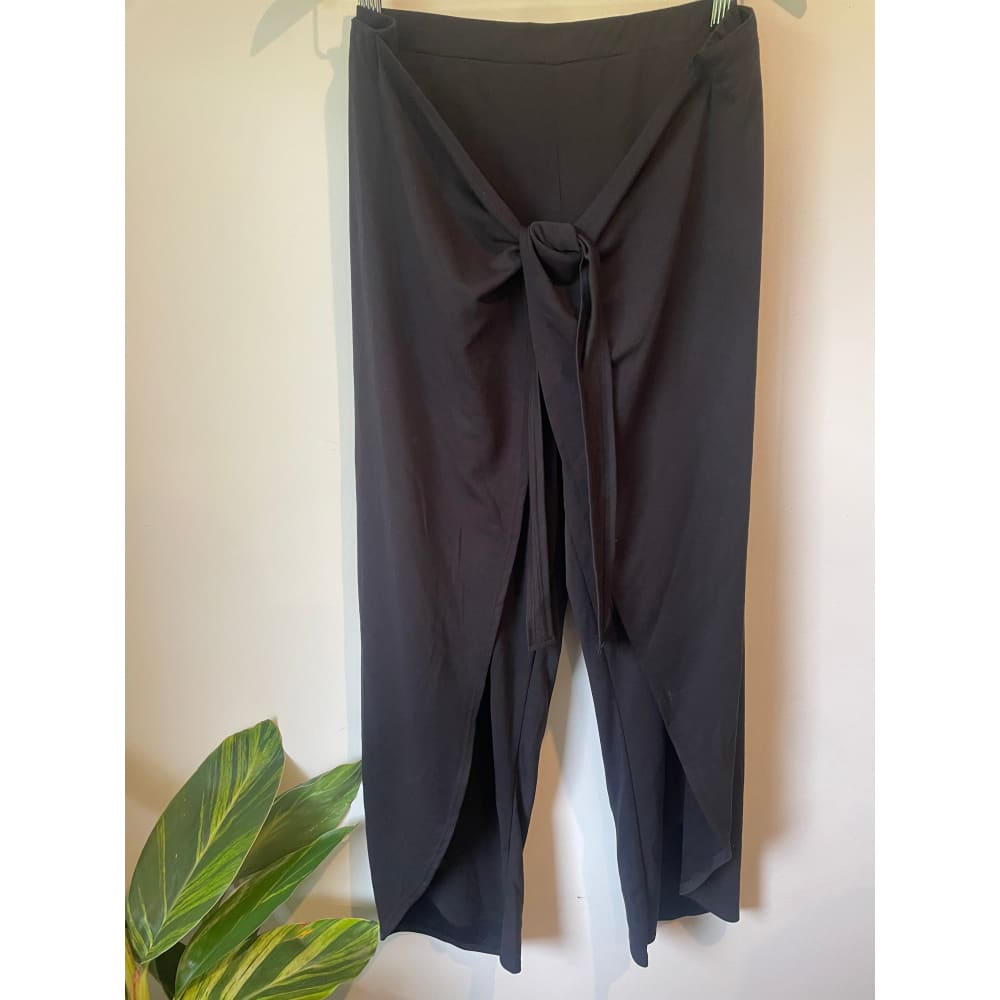 Zafina size 14 wisdom wrap pants in black (has 2xsmall pull) - pants clothing & fashion - designer clearance - pants