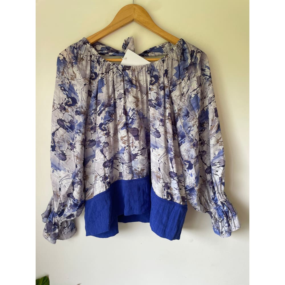 Et alia size xs/8 blue floral top - clothing tops blouse - clothing & fashion - designer clearance - top women’s apparel