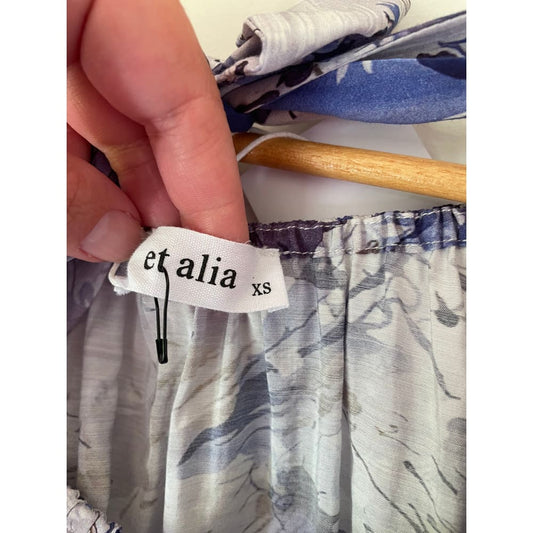 Et alia size xs/8 blue floral top - clothing tops blouse - clothing & fashion - designer clearance - top women’s apparel