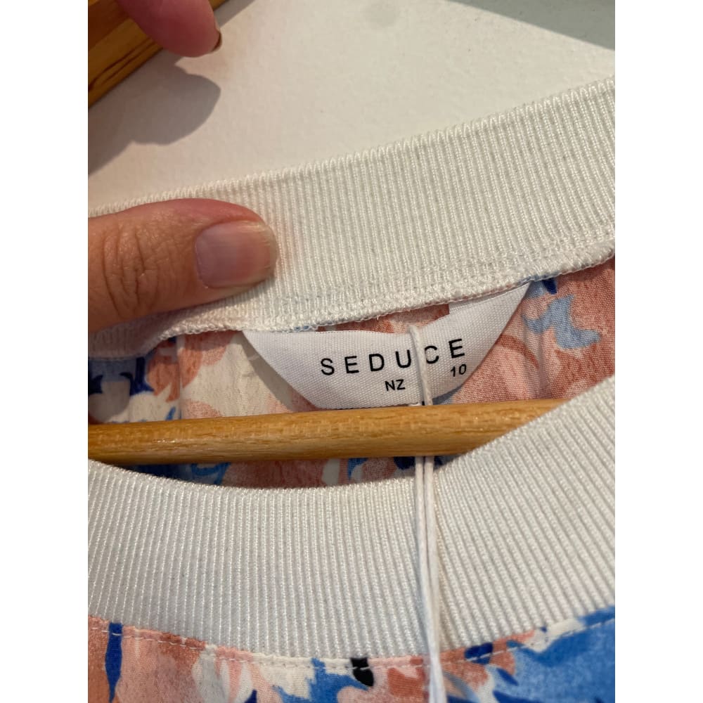 Seduce nz size 10 floral top - clothing tops blouse - clothing & fashion - designer clearance - top women’s apparel