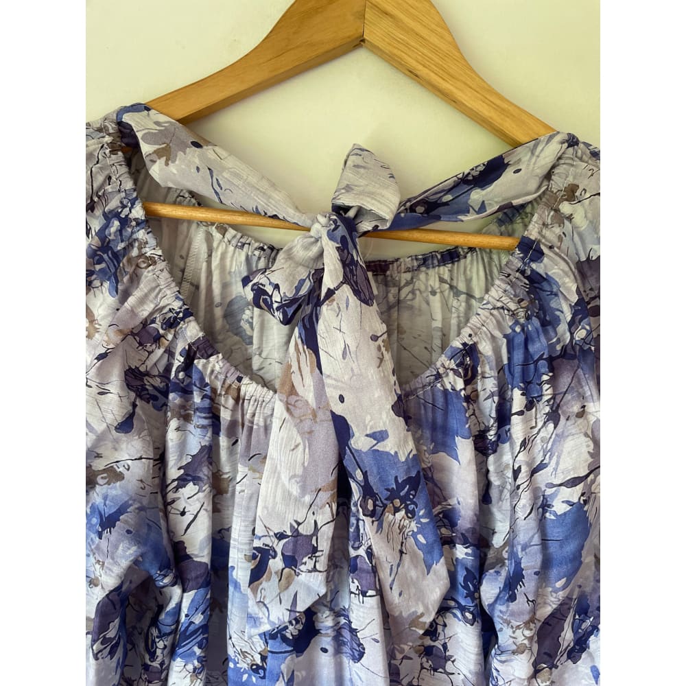 Et alia size xs/8 blue floral top - clothing tops blouse - clothing & fashion - designer clearance - top women’s apparel