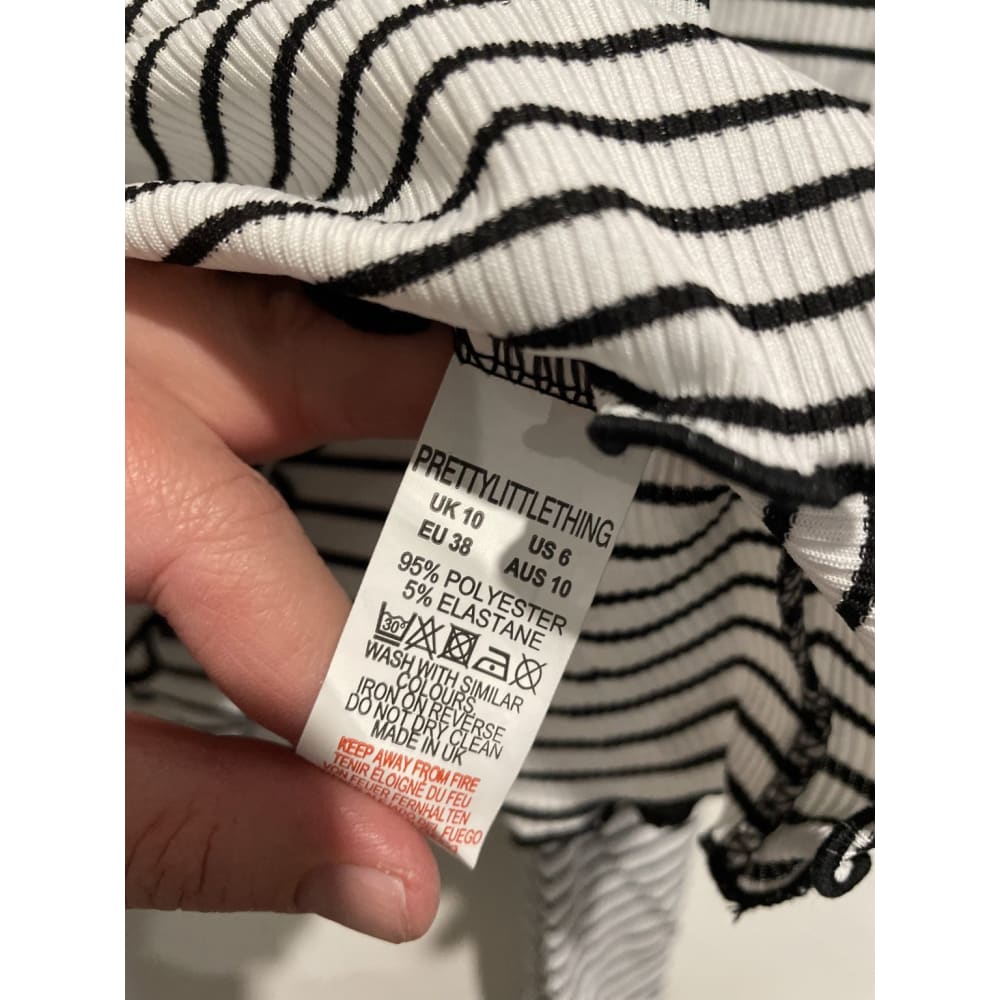 Bnwt prettylittlething size 10 frill edge bardot top - clothing tops clothing & fashion - long sleeve - top women’s