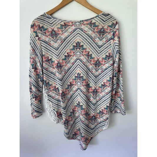 No boundaries size m coral accent top with lace detail - clothing tops blouse - condition: used - long sleeve - top