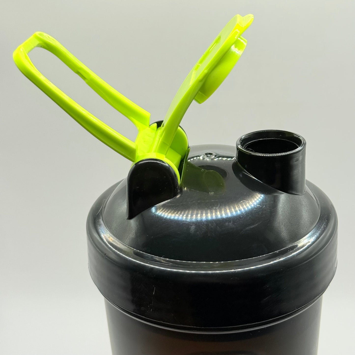 Nzmuscle protein shaker bottle - 1 litre black/neon green - shakers home&living materials