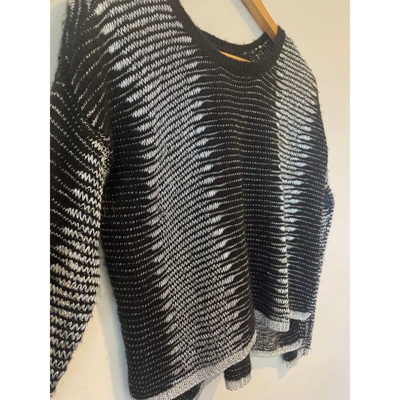 Oneoneseven size xs metallic hip-length knit top - sweaters condition: used - long sleeve - top women’s apparel