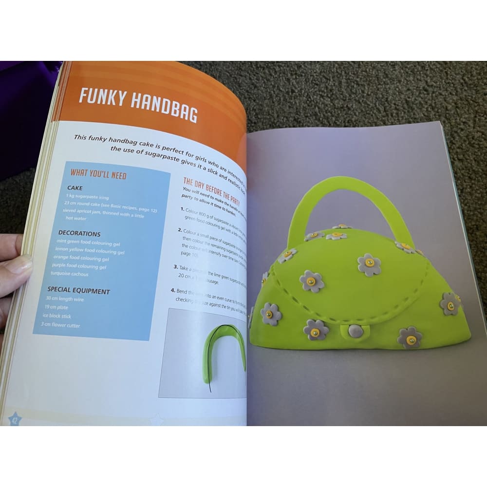 Party cakes for kiwi kids -annette hislop & linda ross - print books book - childrenās - condition: used - cookbook