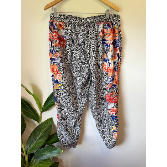Suzannegrae size 16 women’s harem pants with floral & animal print - pants bottom - condition: used women’s apparel