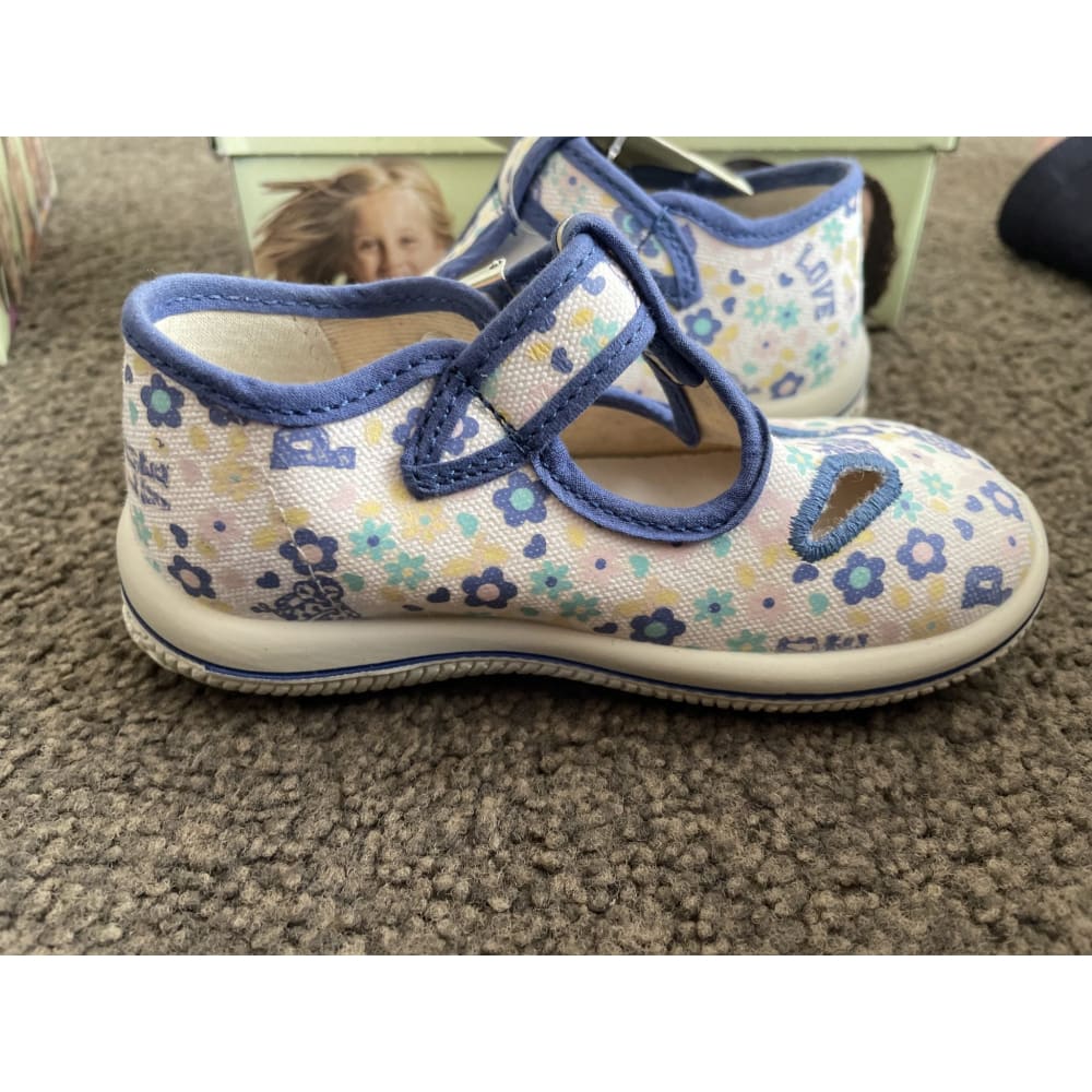 Primigi infant sandals – size 24 (us 7) - baby & toddler sandals baby - clothing & fashion - infant - sandals - shoes