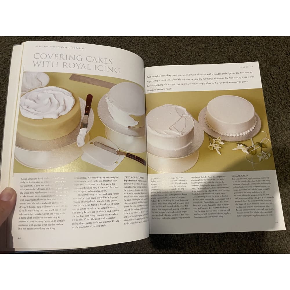 The essential guide to cake decorating - bay books - print books book - condition: used - miscellaneous printed media
