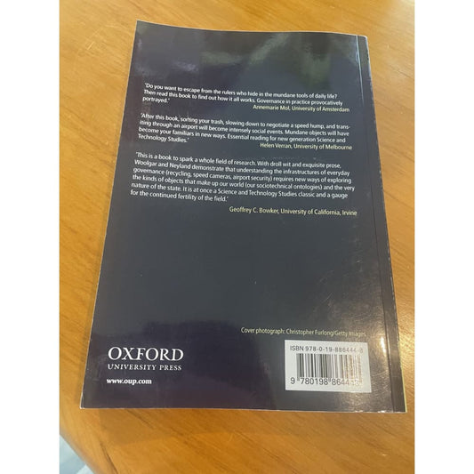 Mundane governance: ontology & accountability - steve woolgar & daniel neyland - print books book - condition: used