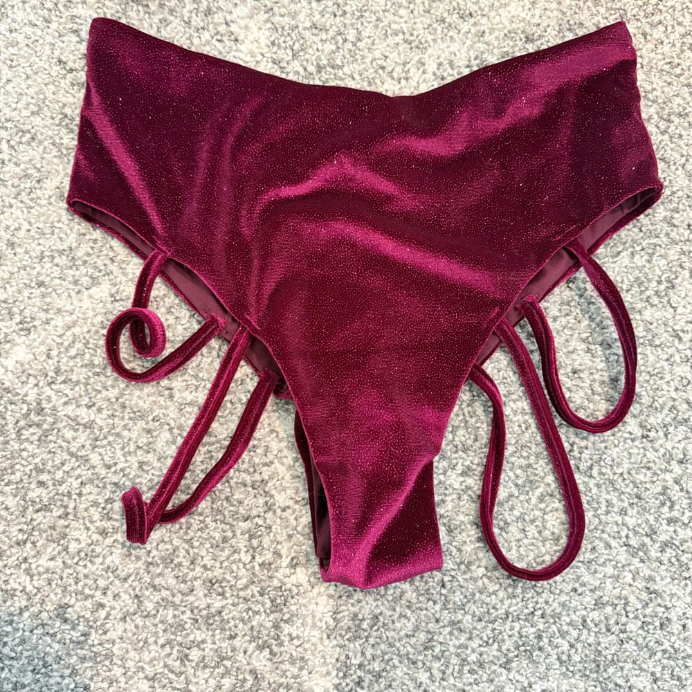 Rose polewear shimmering velvet two-piece set - size m top / size l bottom - activewear special categories womenâs