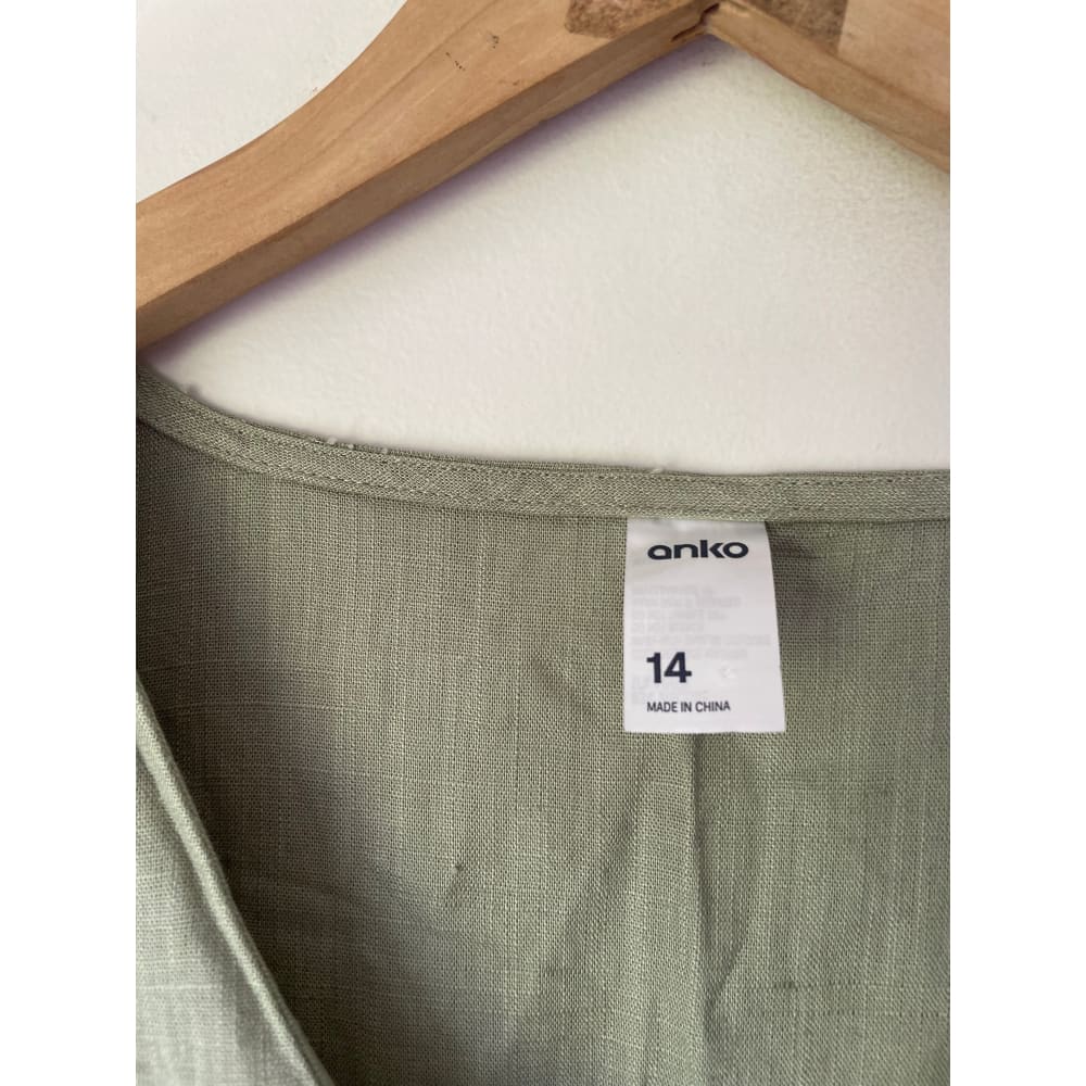 Anko size 14 sage green v-neck viscose / linen blend top - clothing tops condition: used - top women’s apparel