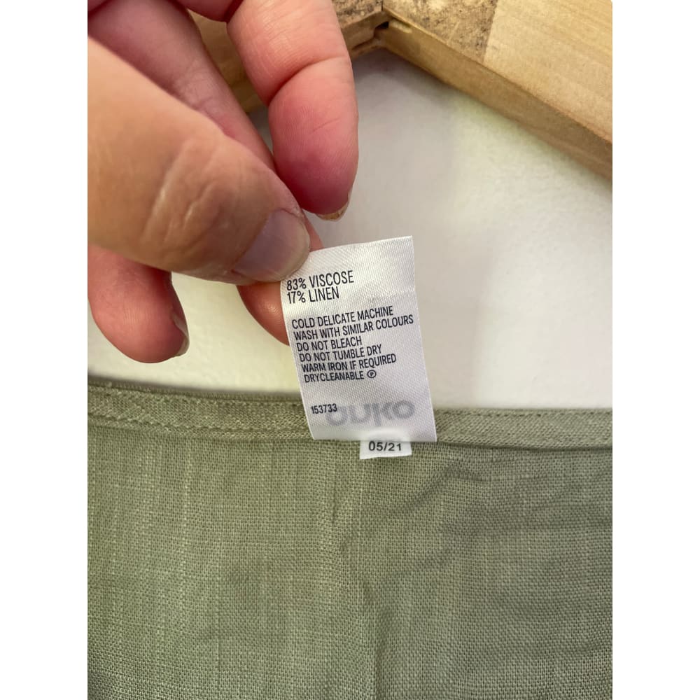 Anko size 14 sage green v-neck viscose / linen blend top - clothing tops condition: used - top women’s apparel