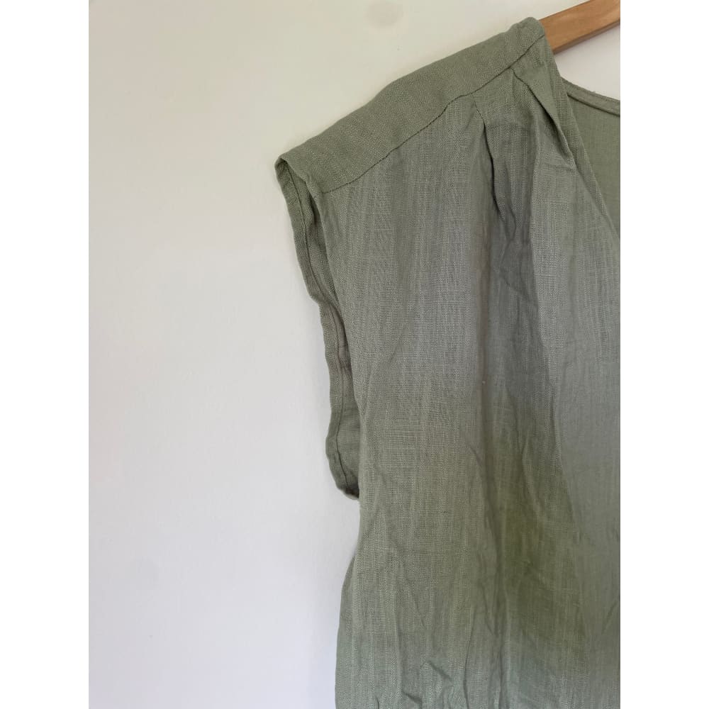 Anko size 14 sage green v-neck viscose / linen blend top - clothing tops condition: used - top women’s apparel