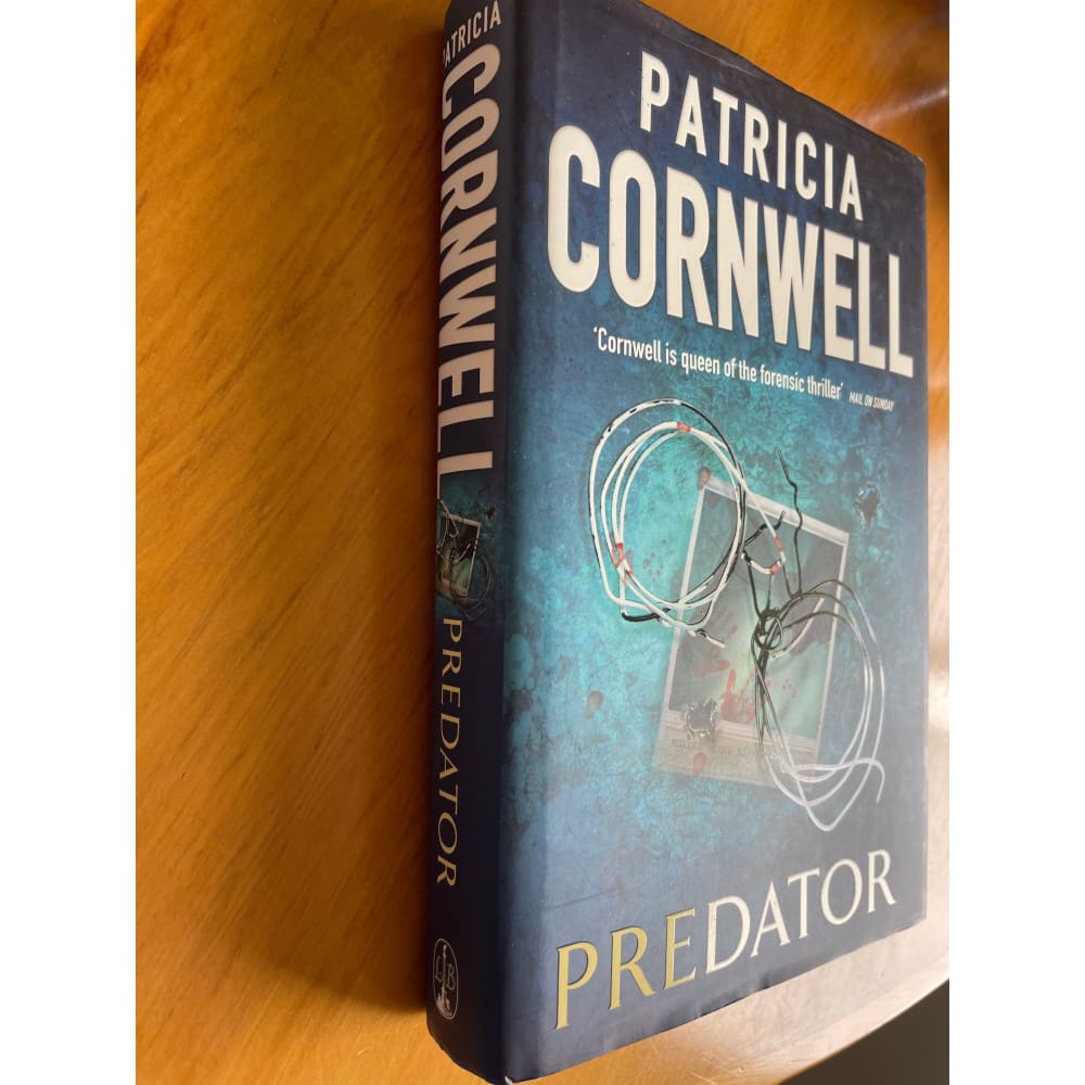 Predator by patricia cornwell - books condition: used printed media