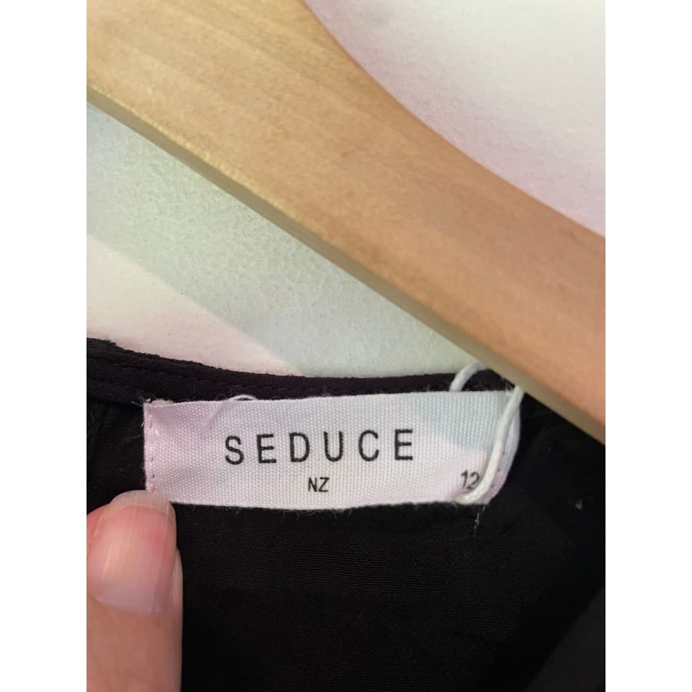 Seduce nz size 12 black casual top – minor flaws noted - blouses blouse - clothing & fashion - designer clearance - top