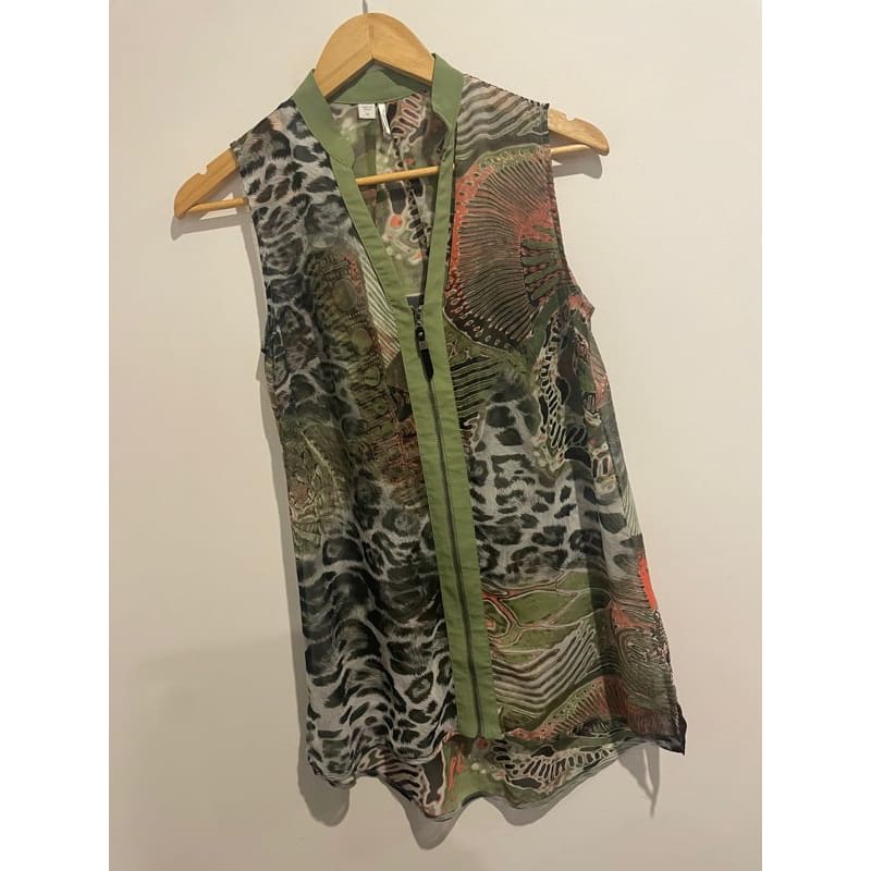 Beautiful sheer scope size 10 zip up top - clothing tops blouse - condition: used - top women’s apparel