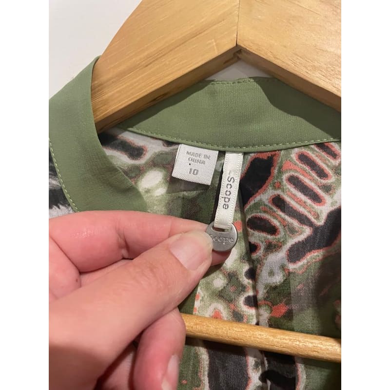 Beautiful sheer scope size 10 zip up top - clothing tops blouse - condition: used - top women’s apparel