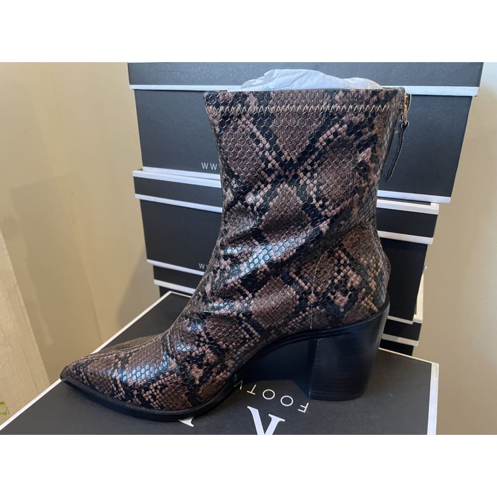 Skin footwear saylor choc snake print boots – size 40 | brand new - boots boots - clothing & fashion women’s shoes