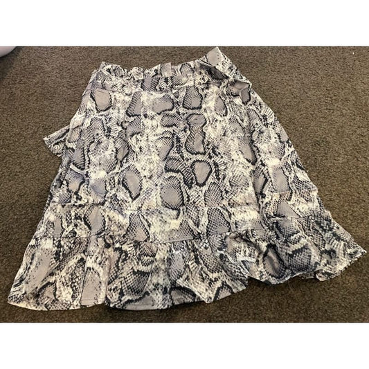 Boohoo size 6 ruffle snakeskin mini skirt - skirts bottom - clothing & fashion - skirt - skirts women’s apparel