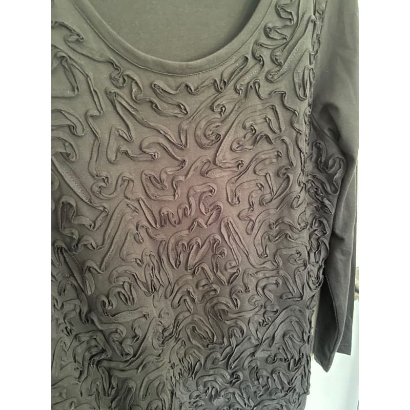 Suzannegrae size m black top with spiral pattern *exc cond* - clothing tops clothing & fashion - condition: used - long