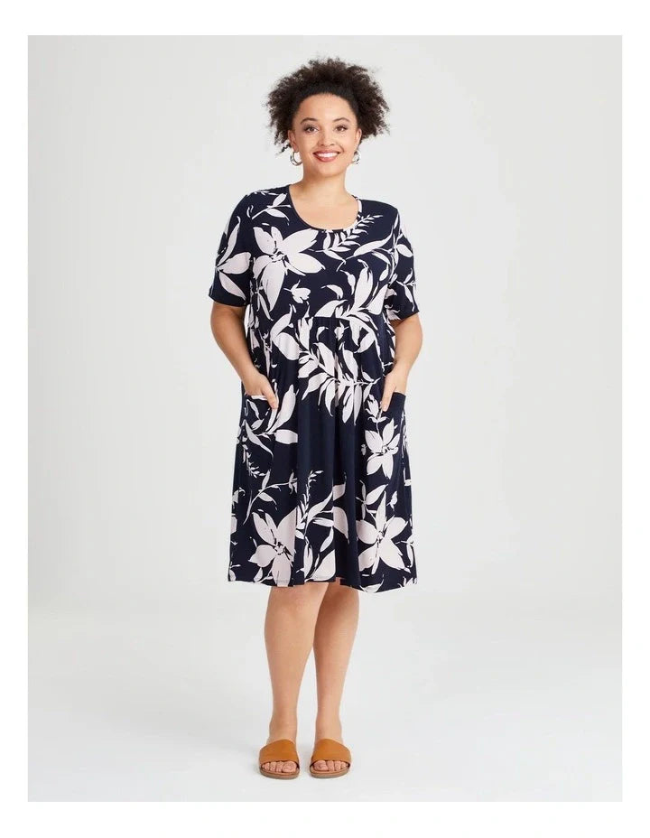 Taking shape everyday floral luna empire dress size 16 - black ecru floral print rrp $149.99 - dresses top women’s