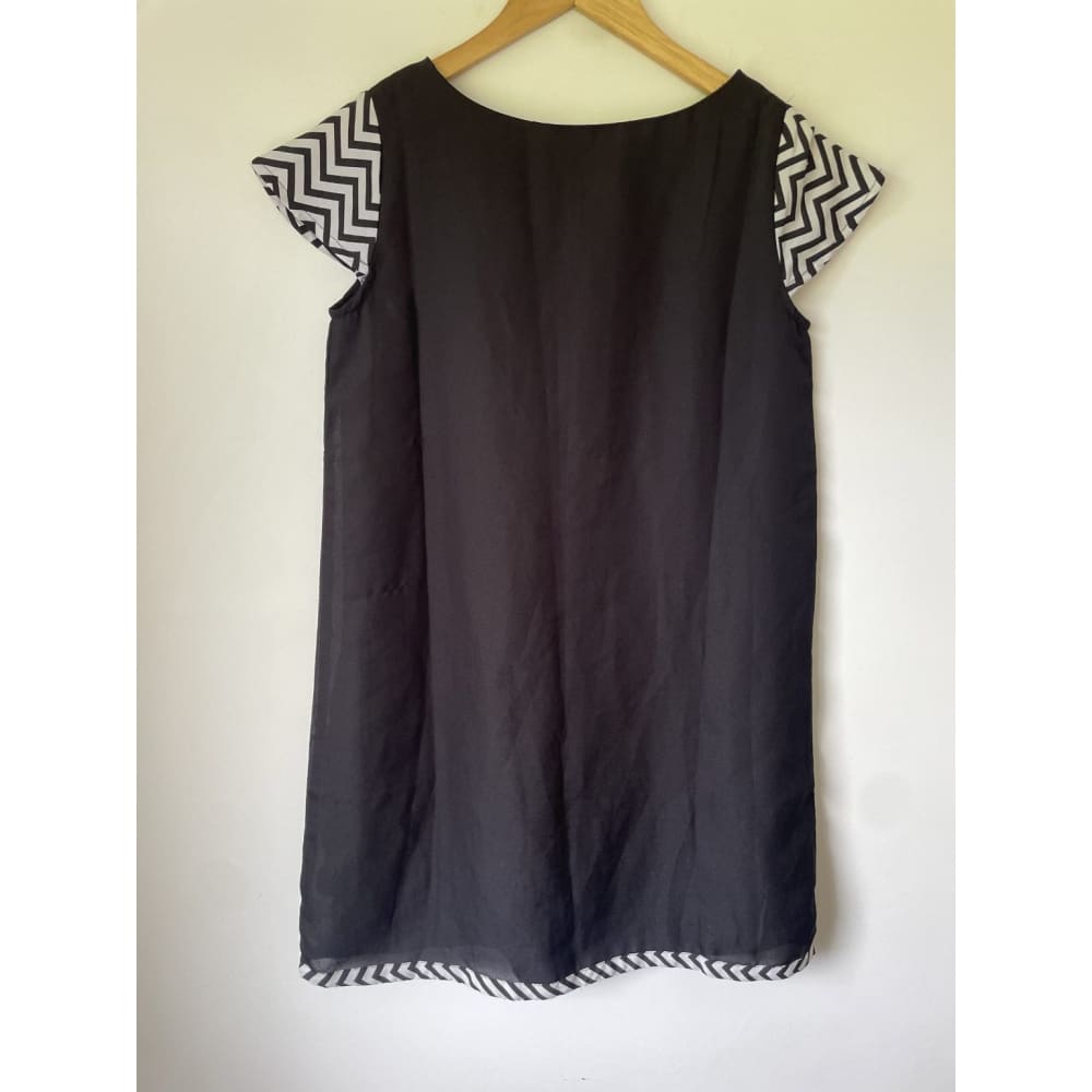 The closet label size m (10) mini dress - dresses condition: used - sleeveless - top women’s apparel