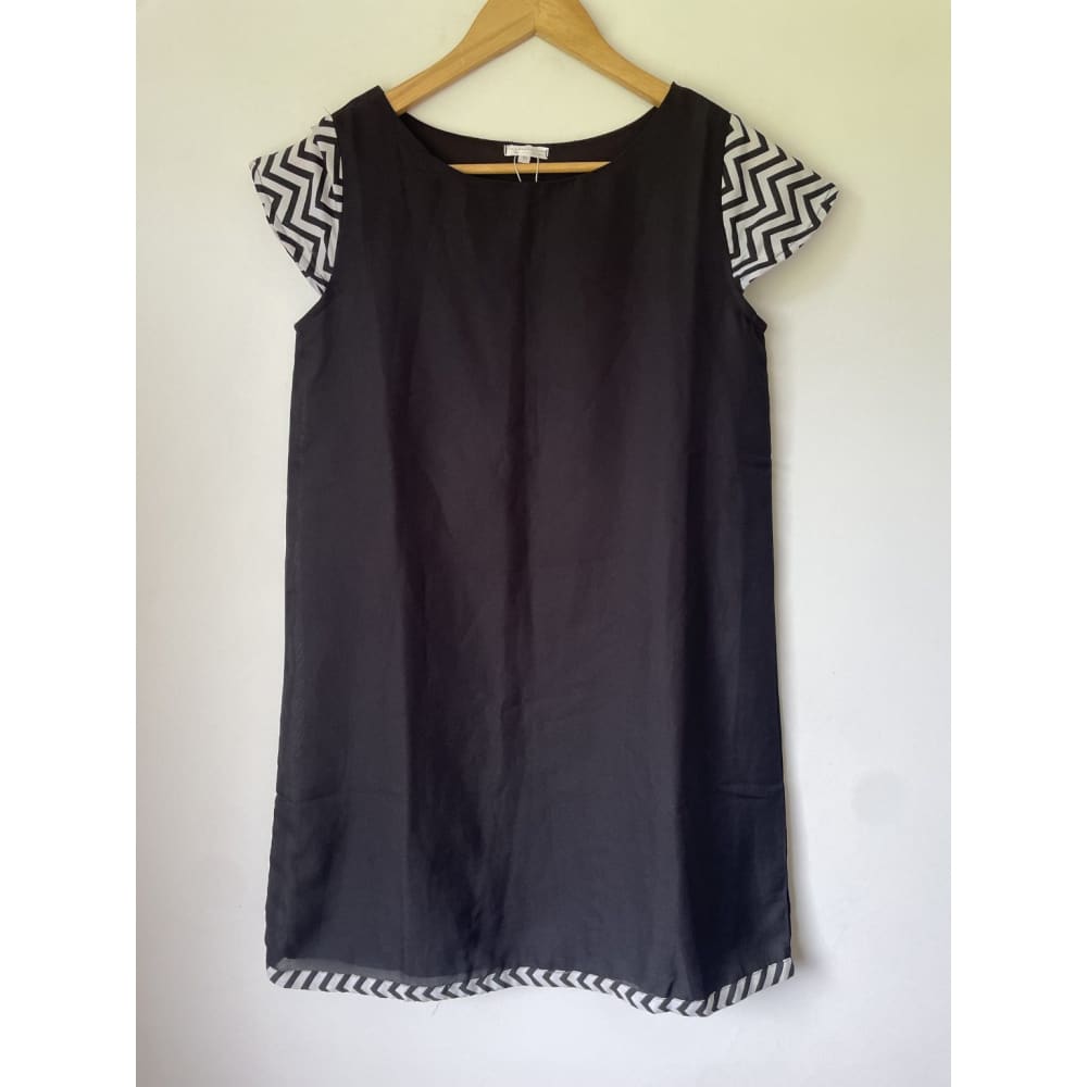 The closet label size m (10) mini dress - dresses condition: used - sleeveless - top women’s apparel