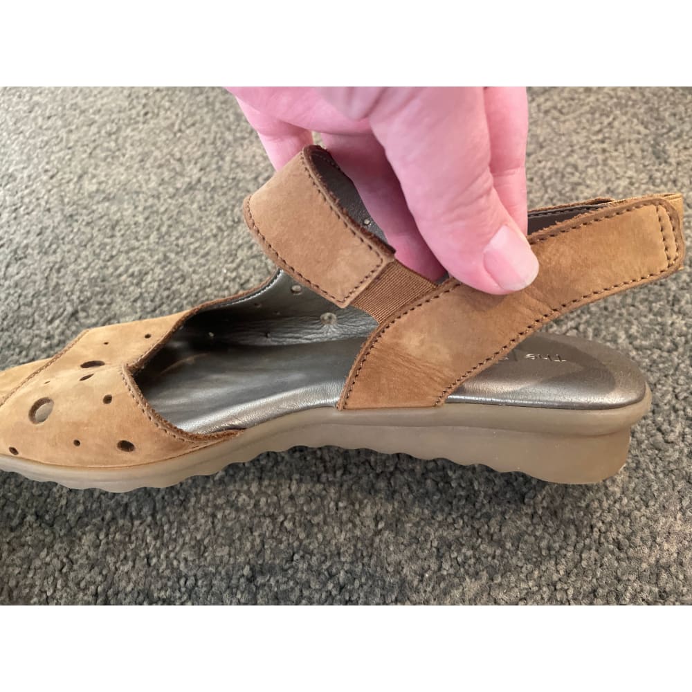 The flexx size 6 tan suede sandals with perforated design - size eu 37 / us 6 - 37 - sandals clothing & fashion