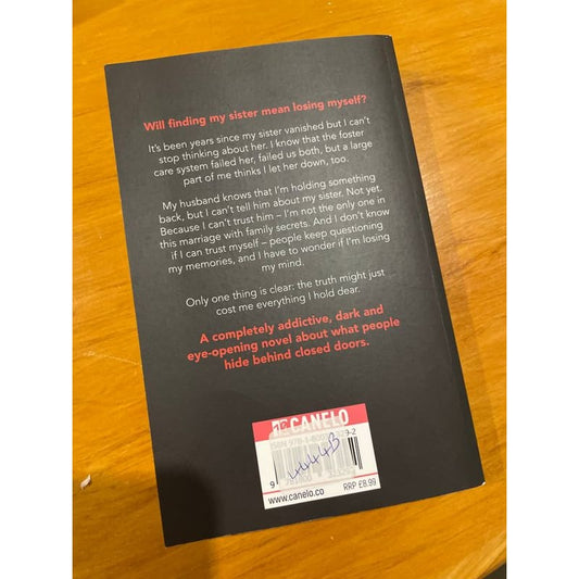 The secret sister - m. M. Deluca - print books book - condition: used - fiction printed media