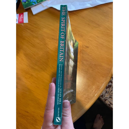 The spirit of britain: an illustrated guide to literary britain - print books book - condition: used - history