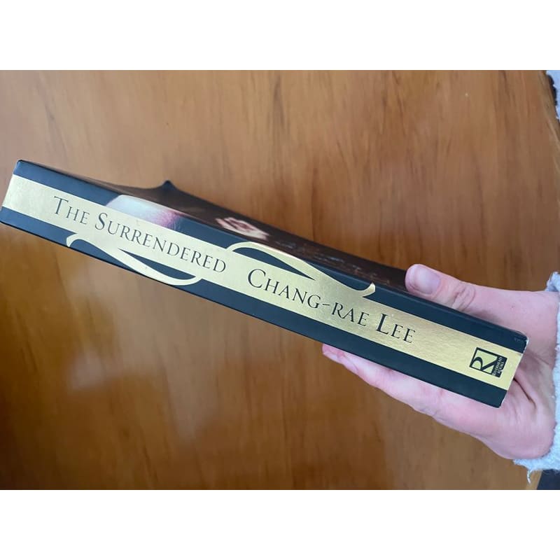 The surrendered - chang-rae lee - print books book - condition: used - fiction - fiction book printed media