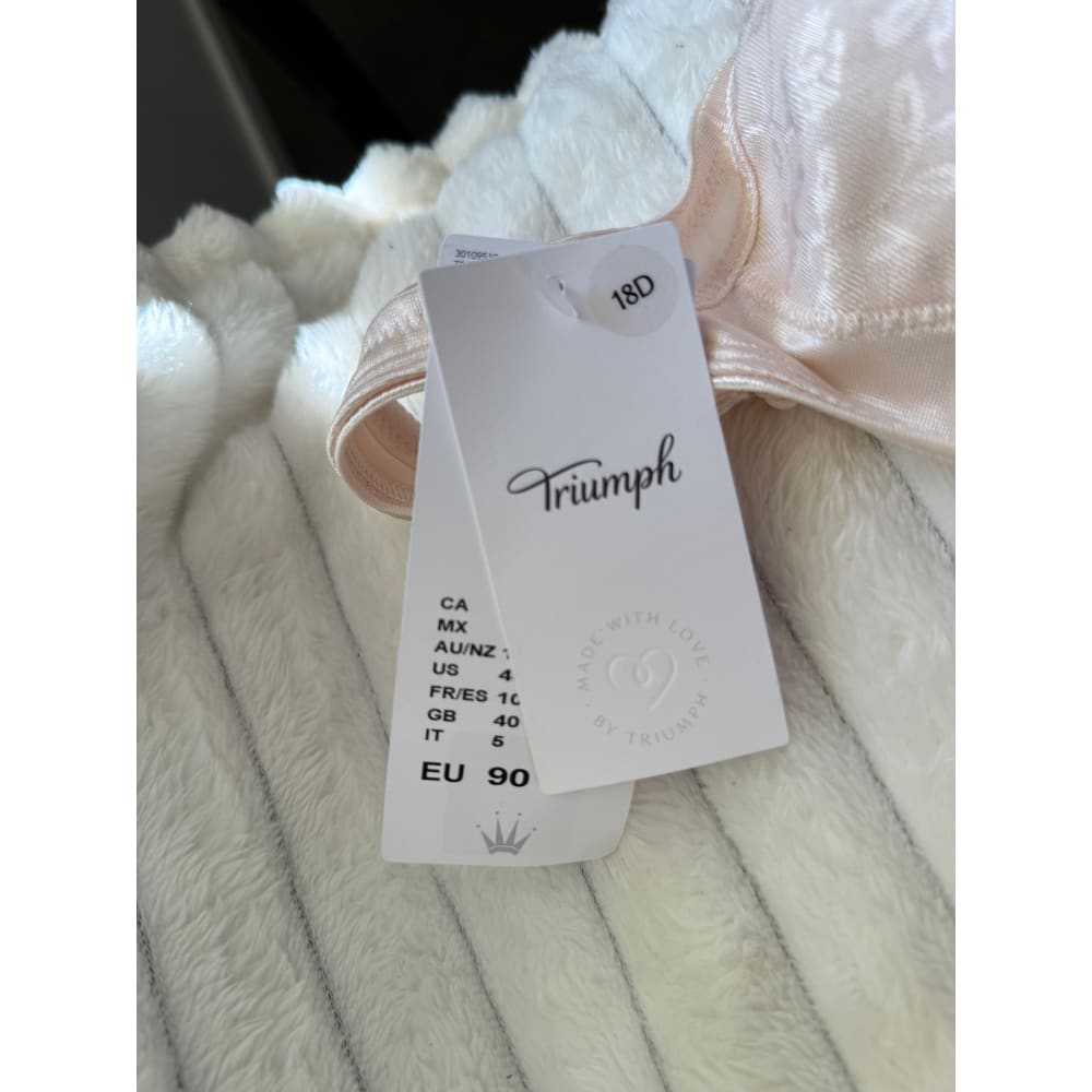 Triumph size 18d endless comfort wire free bra rrp $69 - bras special categories women’s apparel