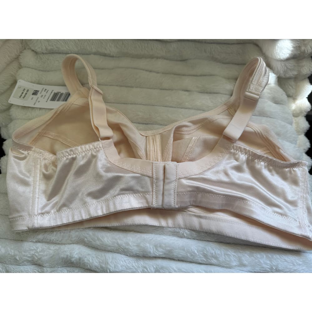 Triumph size 18d endless comfort wire free bra rrp $69 - bras special categories women’s apparel