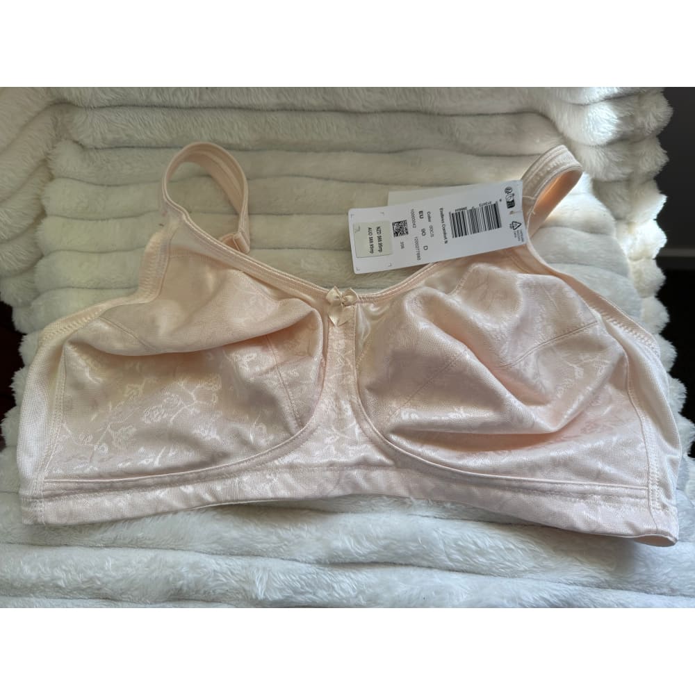 Triumph size 18d endless comfort wire free bra rrp $69 - bras special categories women’s apparel